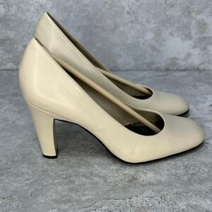 leather high heels‎ with a 3.5" heel and 1" platform Woman's Size 8M